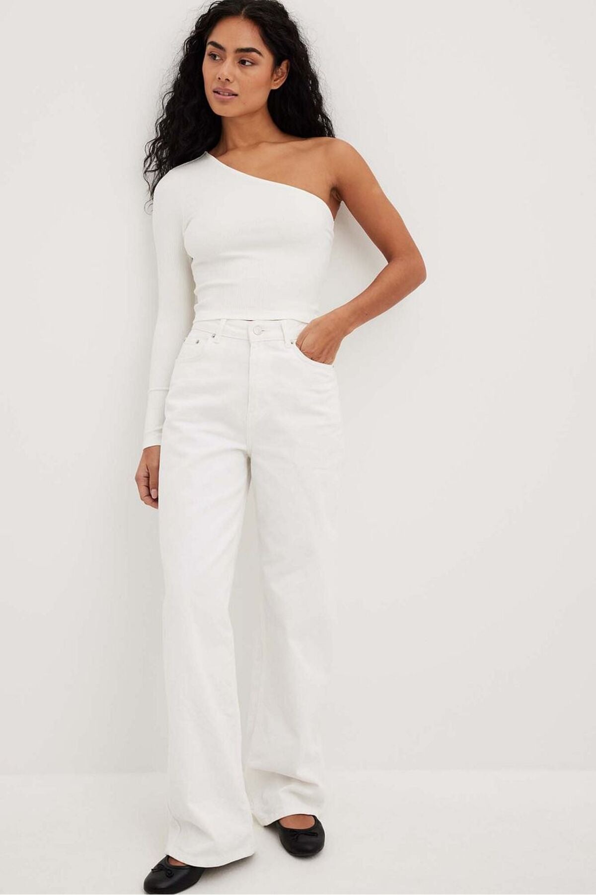 https://cdn.dsmcdn.com/ty1614/prod/QC/20241219/18/50be051c-5da9-3a22-8aa3-8ae7595f6849/1_org_zoom.jpg