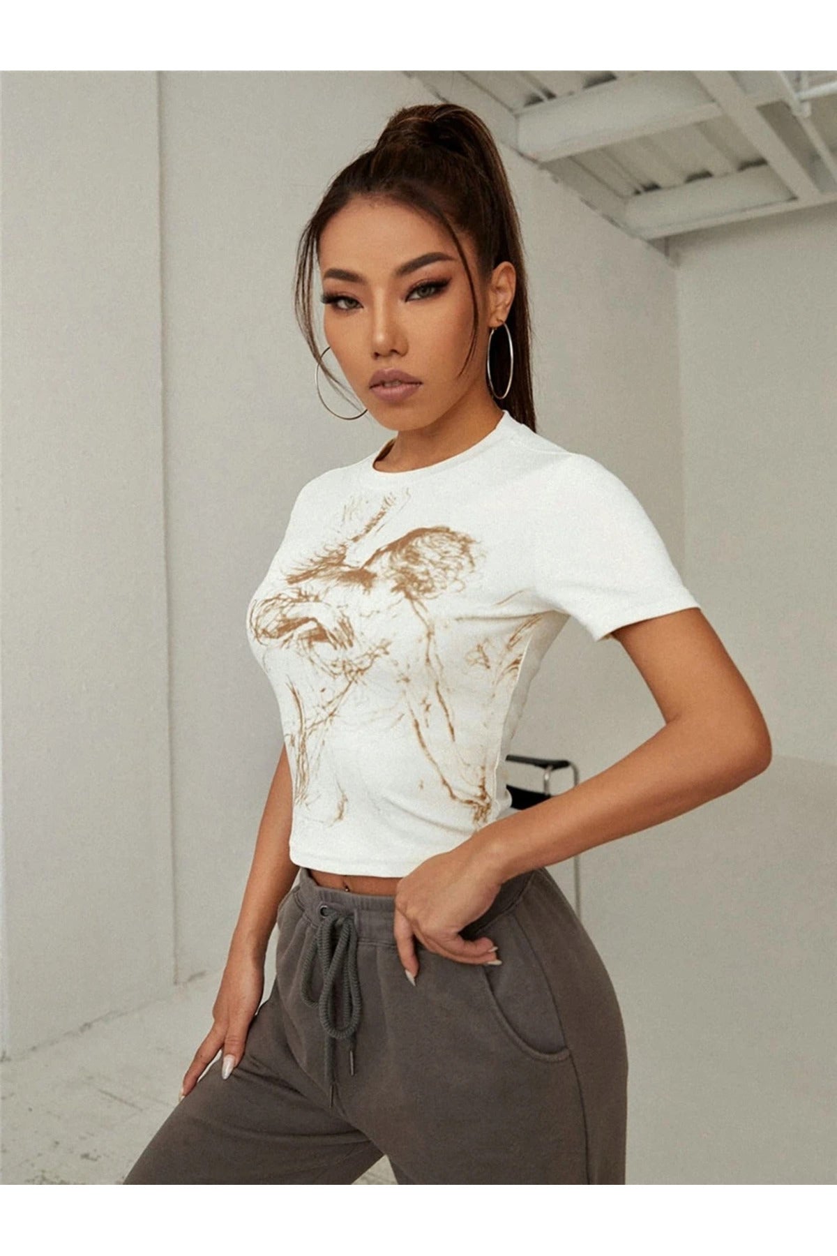 https://cdn.dsmcdn.com/ty988/product/media/images/prod/SPM/PIM/20230824/20/01a193eb-72c7-317b-b005-6a76f206491b/1_org_zoom.jpg
