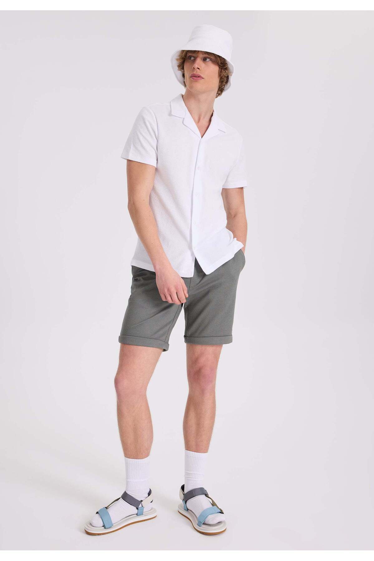 https://cdn.dsmcdn.com/ty1232/product/media/images/prod/SPM/PIM/20240329/16/9233bd11-091a-365b-92a5-e4f24359ffba/1_org_zoom.jpg