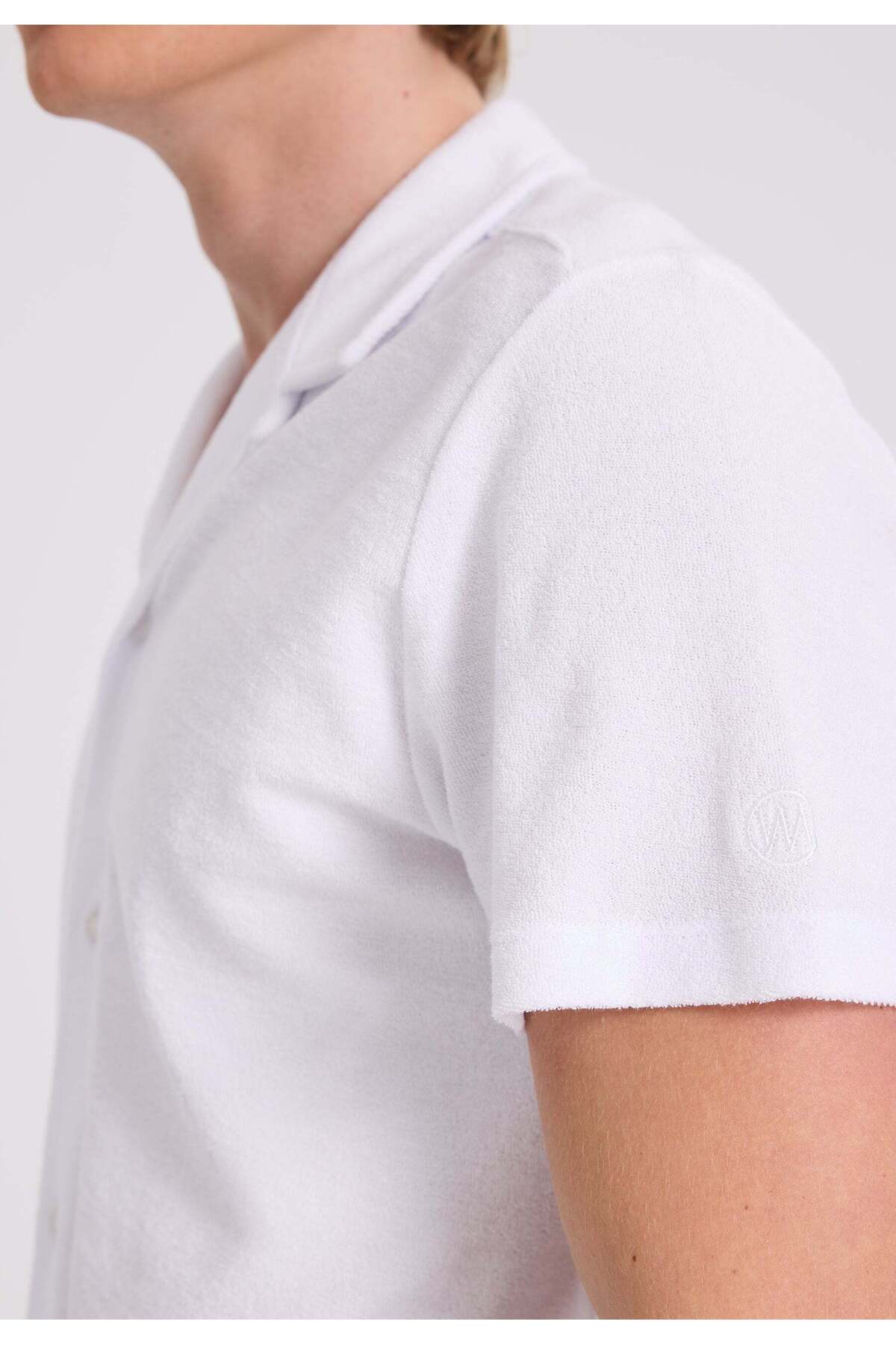 https://cdn.dsmcdn.com/ty1230/product/media/images/prod/SPM/PIM/20240329/16/e4b283f7-bfd3-3e19-965c-2761fb346b27/1_org_zoom.jpg