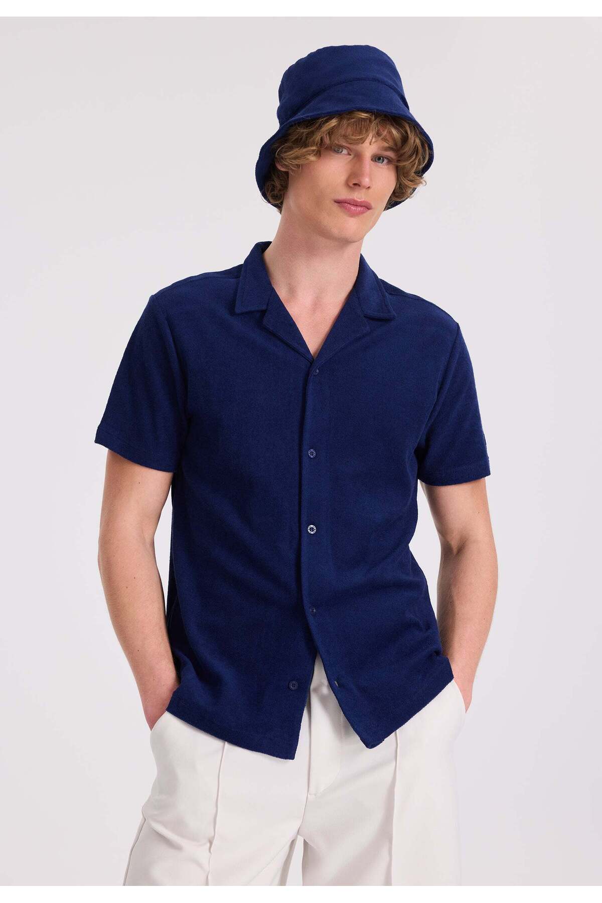 https://cdn.dsmcdn.com/ty1230/product/media/images/prod/SPM/PIM/20240329/16/4930f7e5-e3f8-35db-8928-ddfe92388782/1_org_zoom.jpg