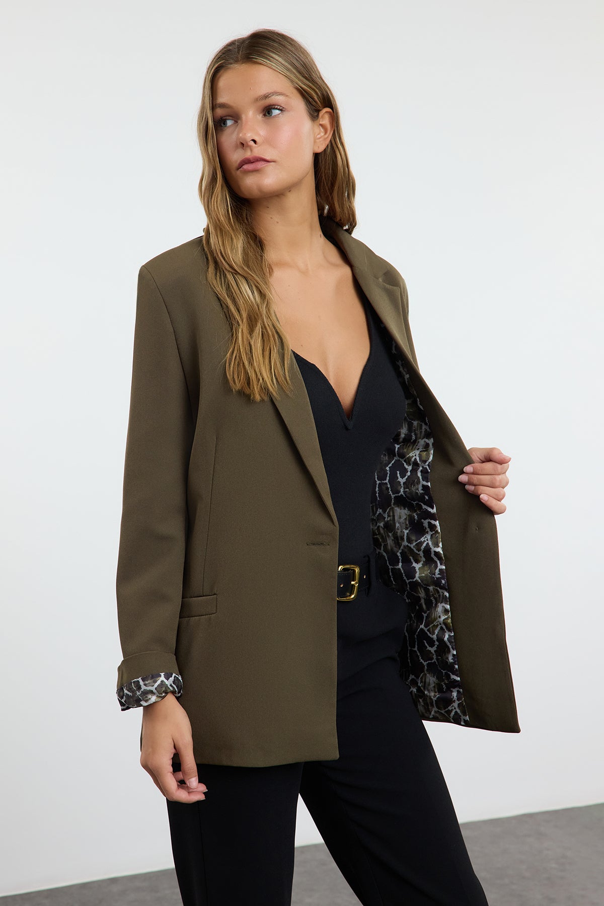 https://cdn.dsmcdn.com/ty1576/product/media/images/prod/PIM/20240930/16/a04de029-66dd-4e20-a704-3a6d8a5de807/1_org_zoom.jpg