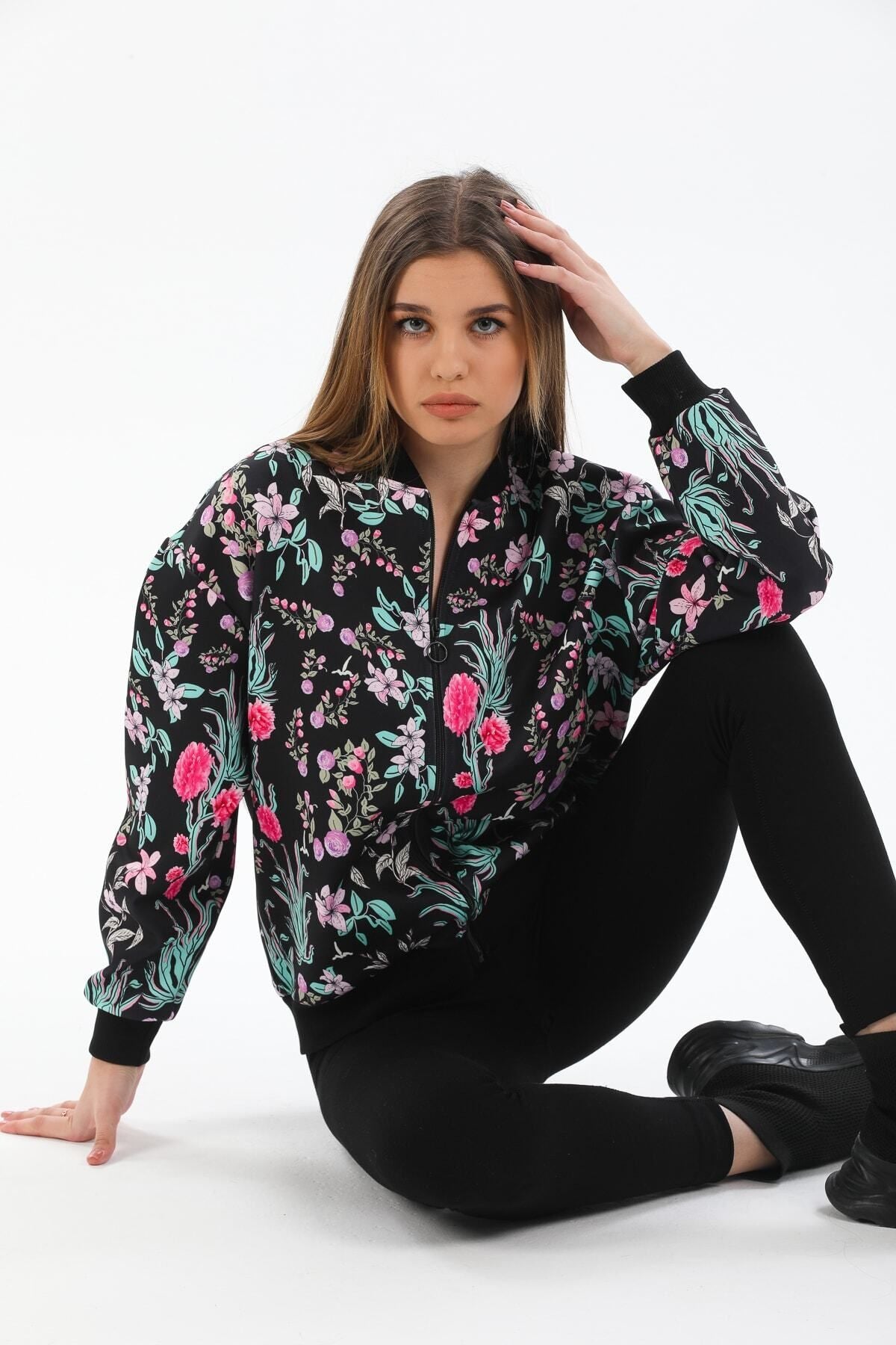 https://cdn.dsmcdn.com/ty1438/product/media/images/prod/QC/20240723/15/cc6de69c-e58f-358e-8c57-fba374c49386/1_org_zoom.jpg